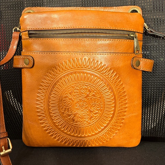 Like New Patricia Nash ❤️Crossbody - Picture 2 of 8
